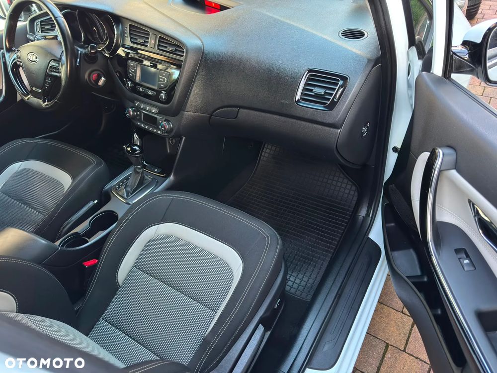 Kia Ceed - 10