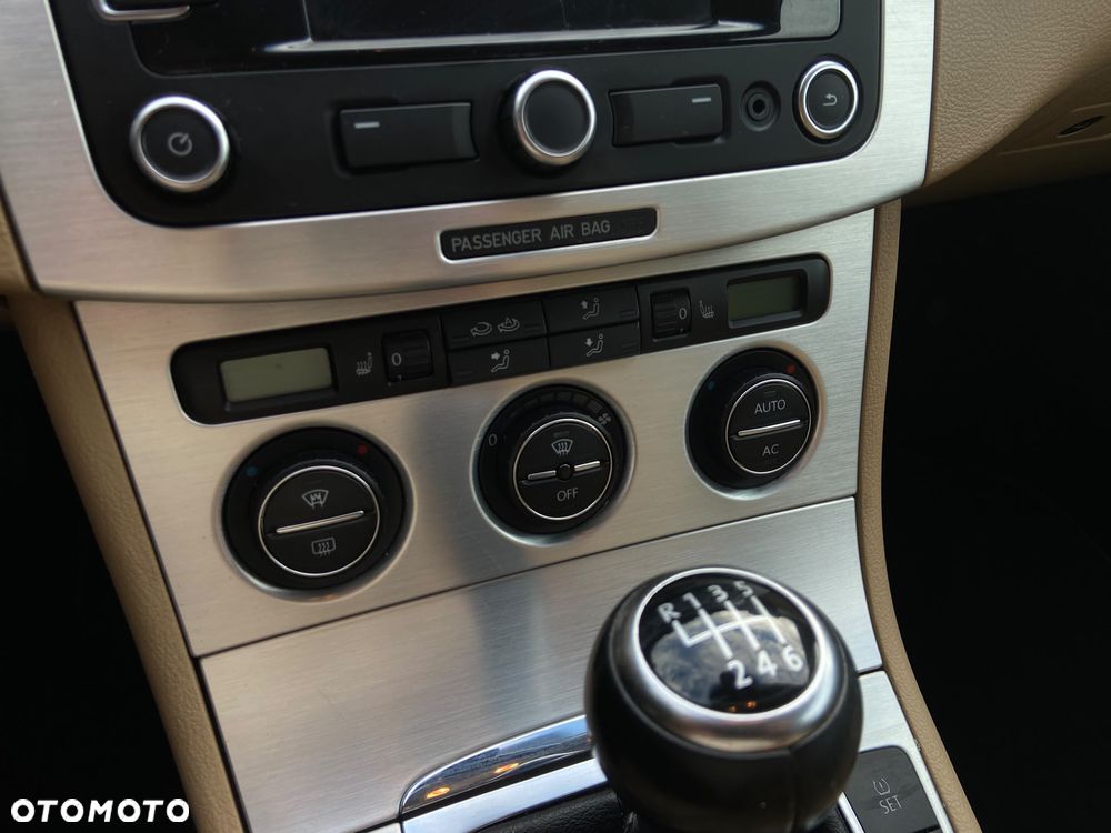 Volkswagen Passat 2.0 TDI Highline - 13