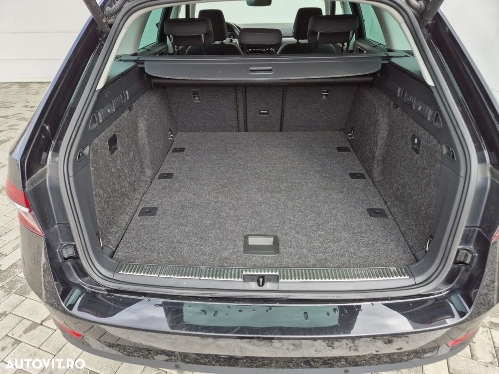 Skoda Superb Combi 2.0 TDI 4x4 DSG Style - 28