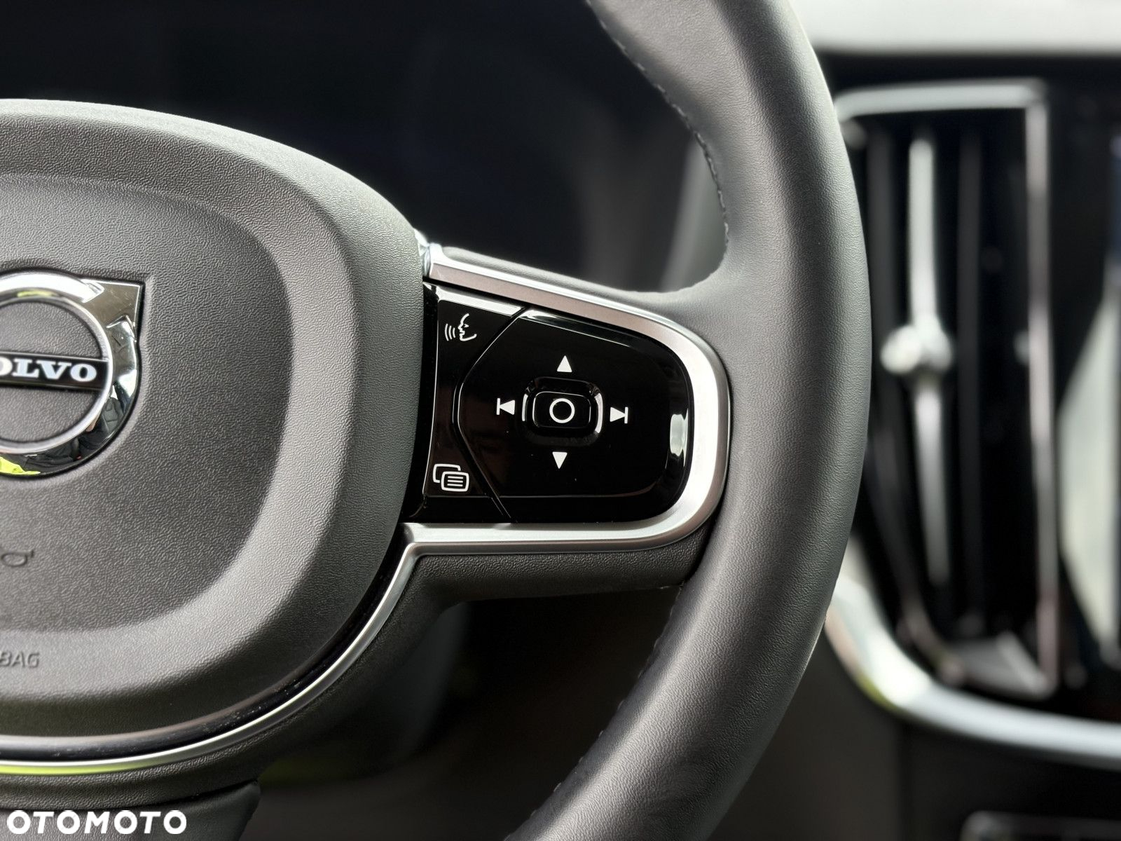 Volvo V60 Cross Country - 10