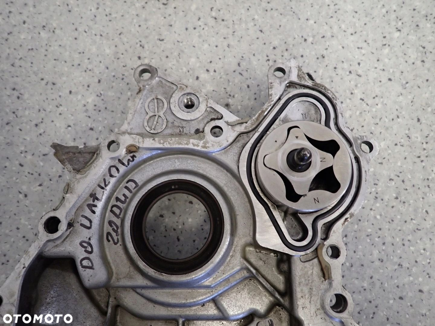 TOYOTA PREVIA AVENSIS VERSO 00-06 2.0 D4D POMPA OLEJU - 2