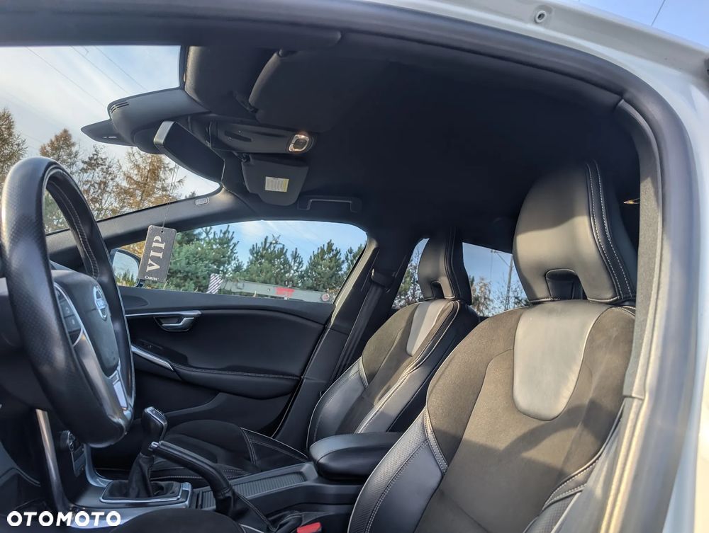Volvo V40 D3 R Design - 9