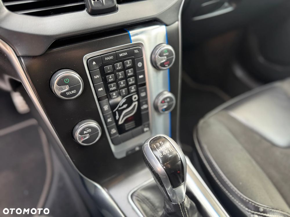 Volvo V40 D4 Drive-E R-Design Summum - 18