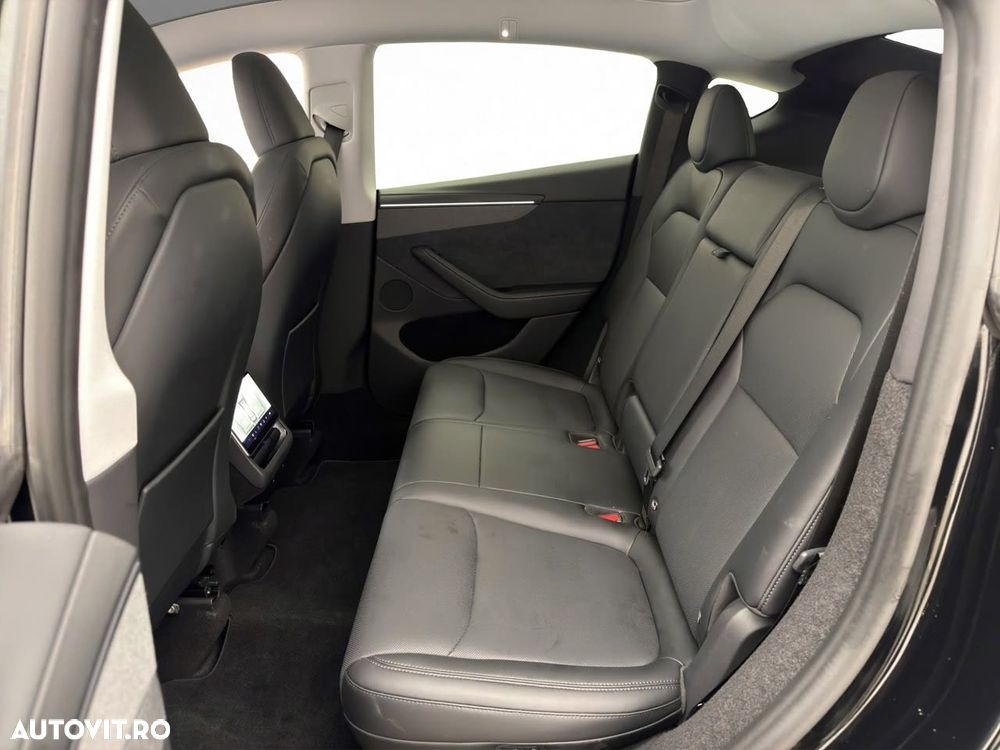 Tesla Model Y Long Range Dual Motor AWD - 24
