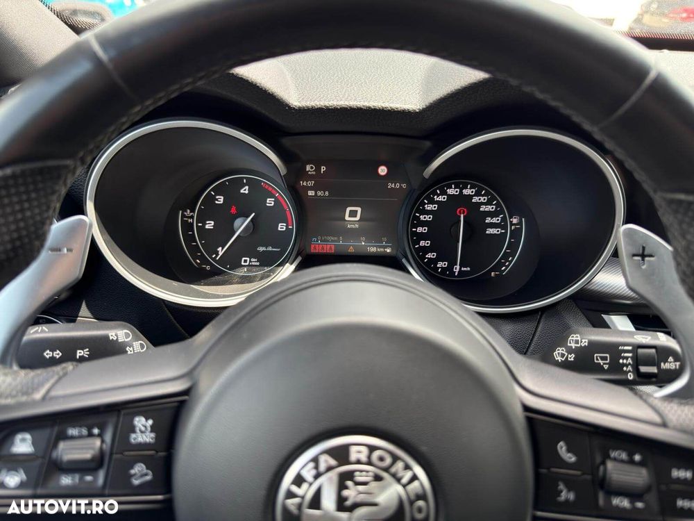 Alfa Romeo Stelvio - 5