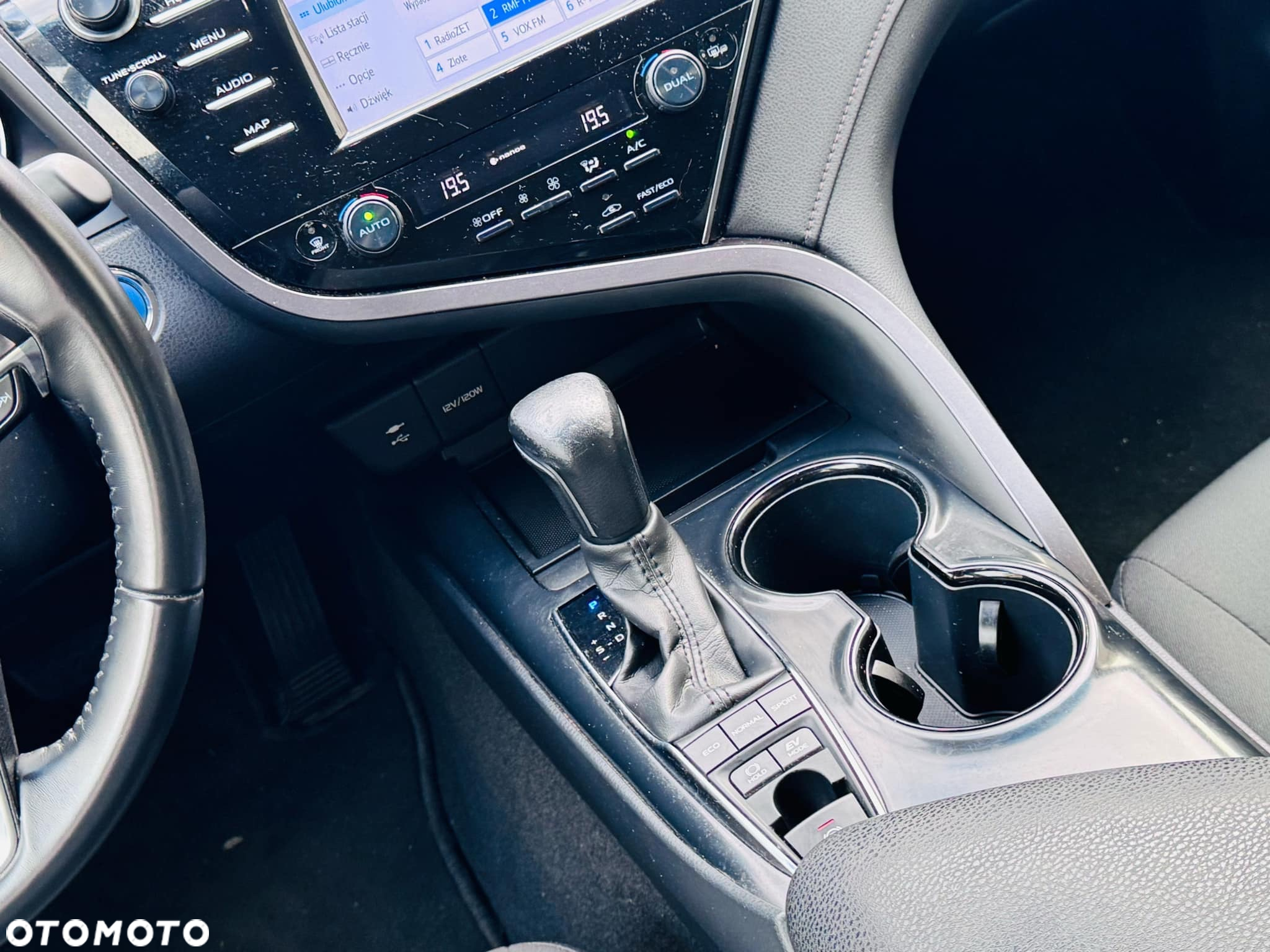 Toyota Camry 2.5 Hybrid Comfort CVT - 33