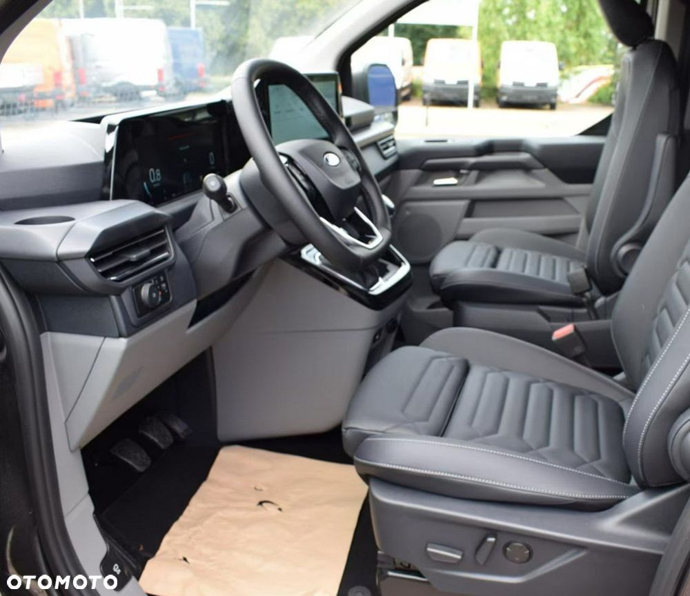 Ford Tourneo Custom - 8