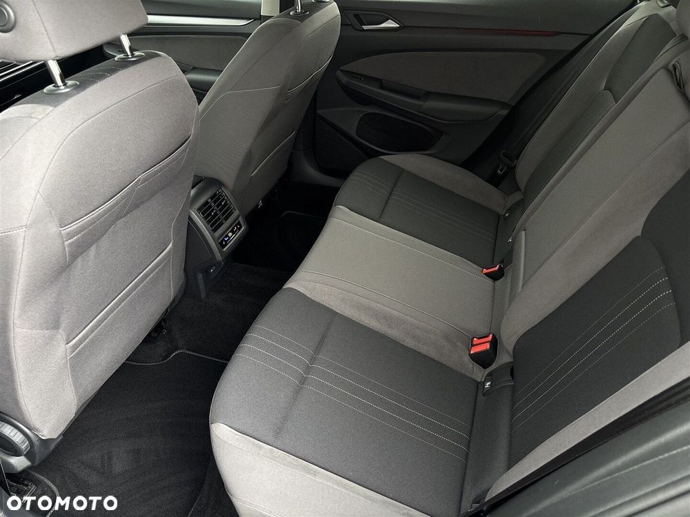 Volkswagen Golf - 10