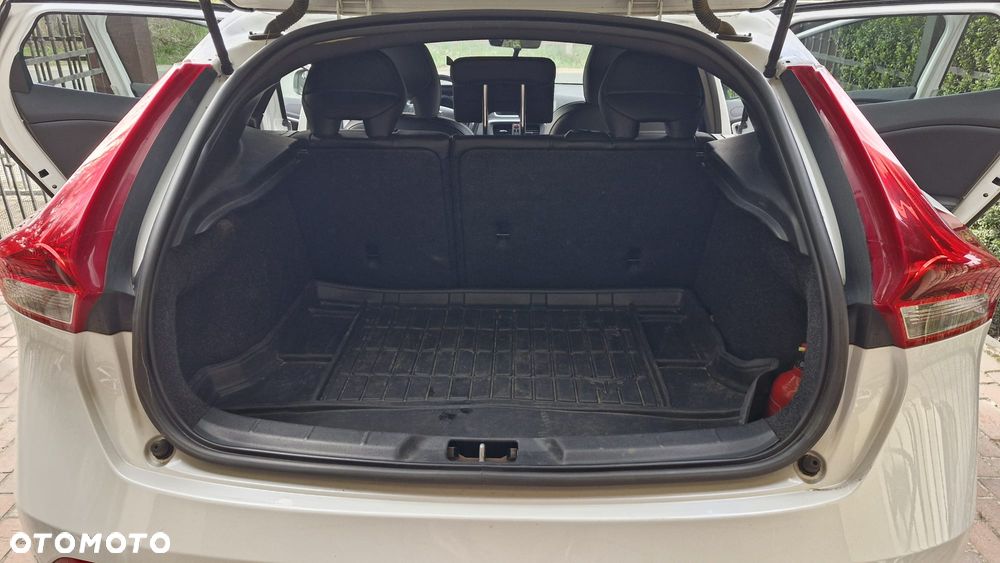 Volvo V40 D3 Drive-E R-Design Momentum - 10