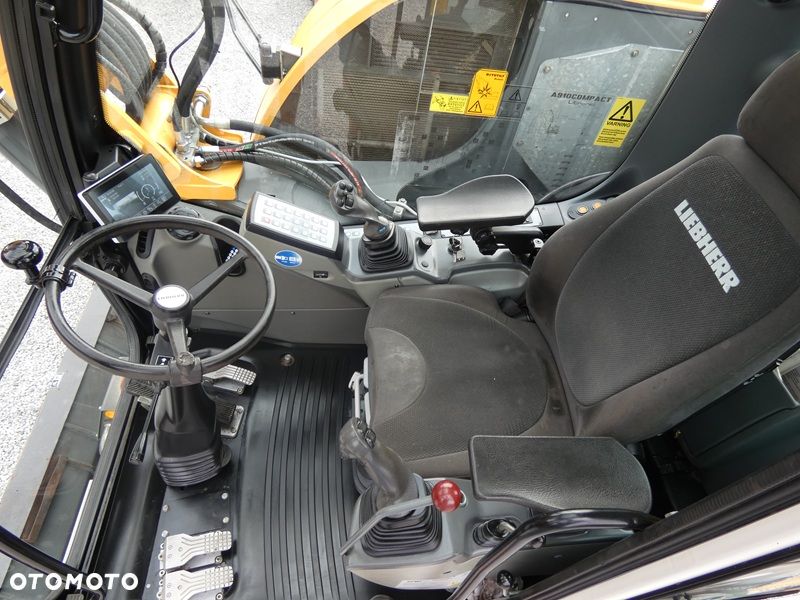 Liebherr A910 Compact ze Szwecji / ROTOTILT ZE SZCZYPCAMI / Super Stan / - 15