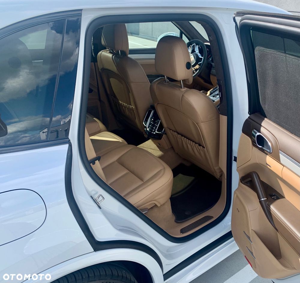 Porsche Cayenne GTS - 37