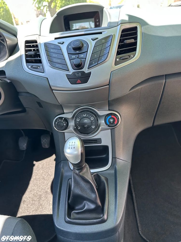 Ford Fiesta 1.25 Celebration - 17