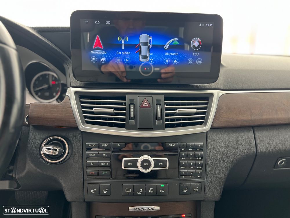 Mercedes-Benz E 200 CGi Avantgarde BlueEfficiency Auto - 11