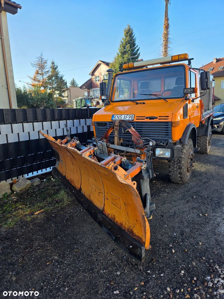 Mercedes-Benz UNIMOG - 1