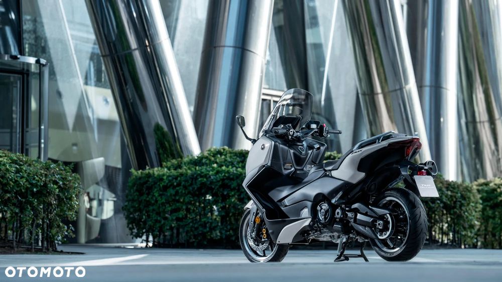 Yamaha Tmax - 15