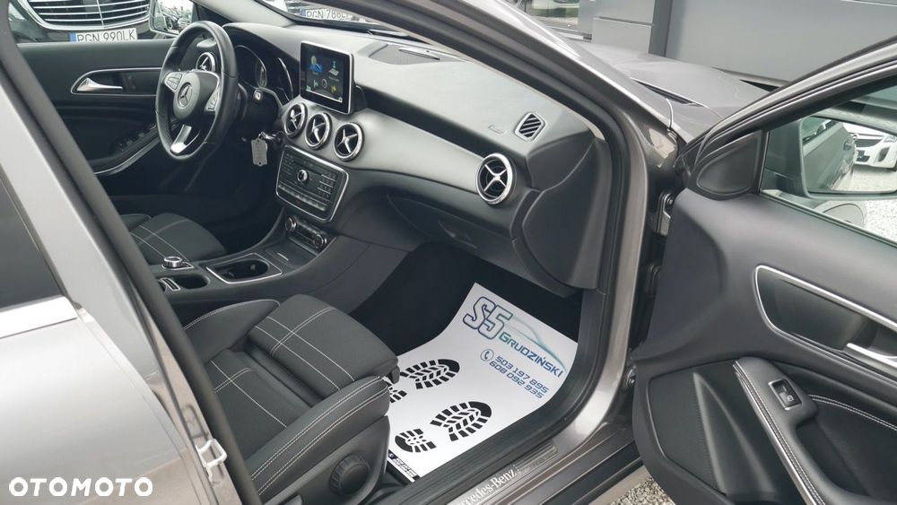 Mercedes-Benz GLA - 13