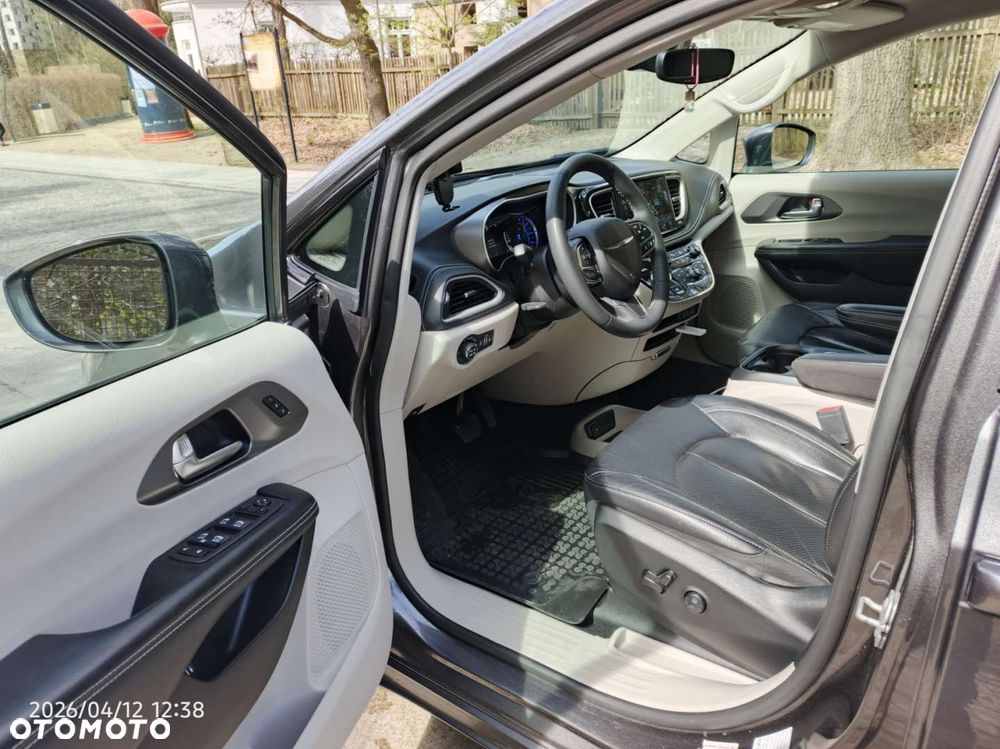 Chrysler Pacifica - 13