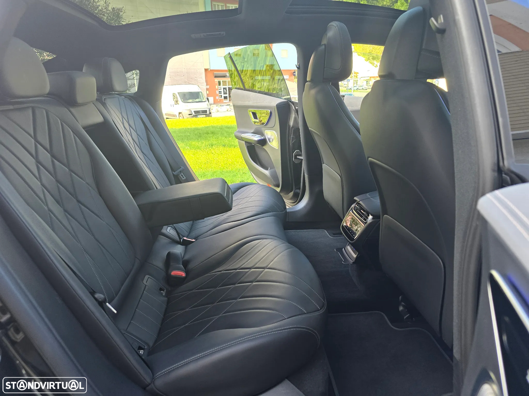 Mercedes-Benz EQE 300 Edition Electric Art - 29