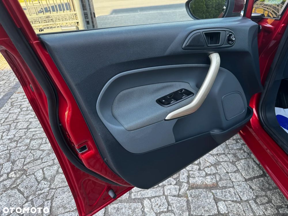 Ford Fiesta 1.25 Champions Edition - 28