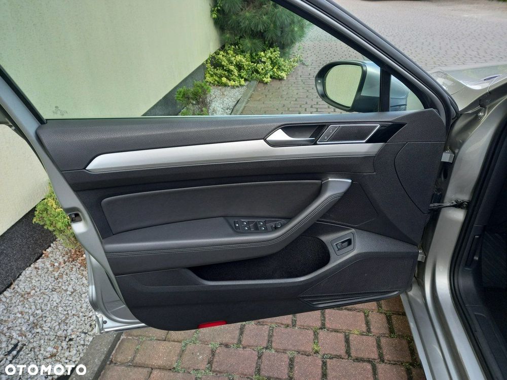 Volkswagen Passat 2.0 TDI (BlueMotion Technology) Highline - 33