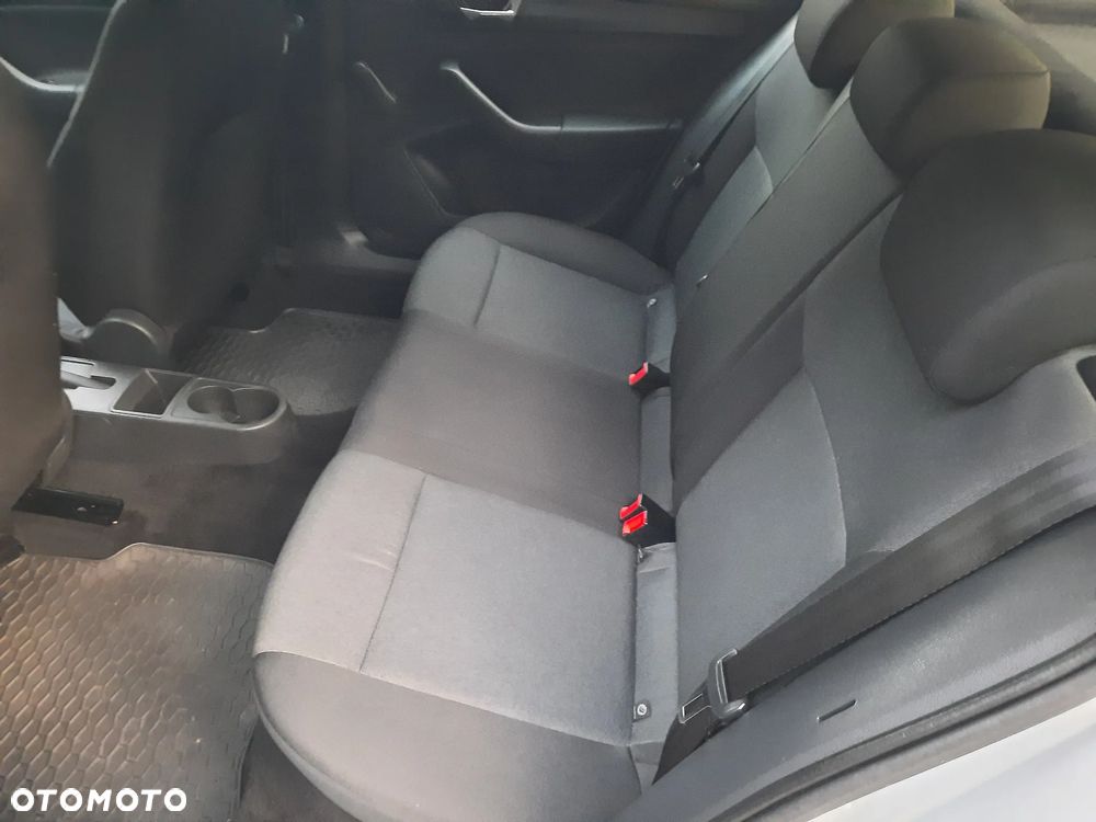 Skoda RAPID 1.0 TSI Ambition - 17