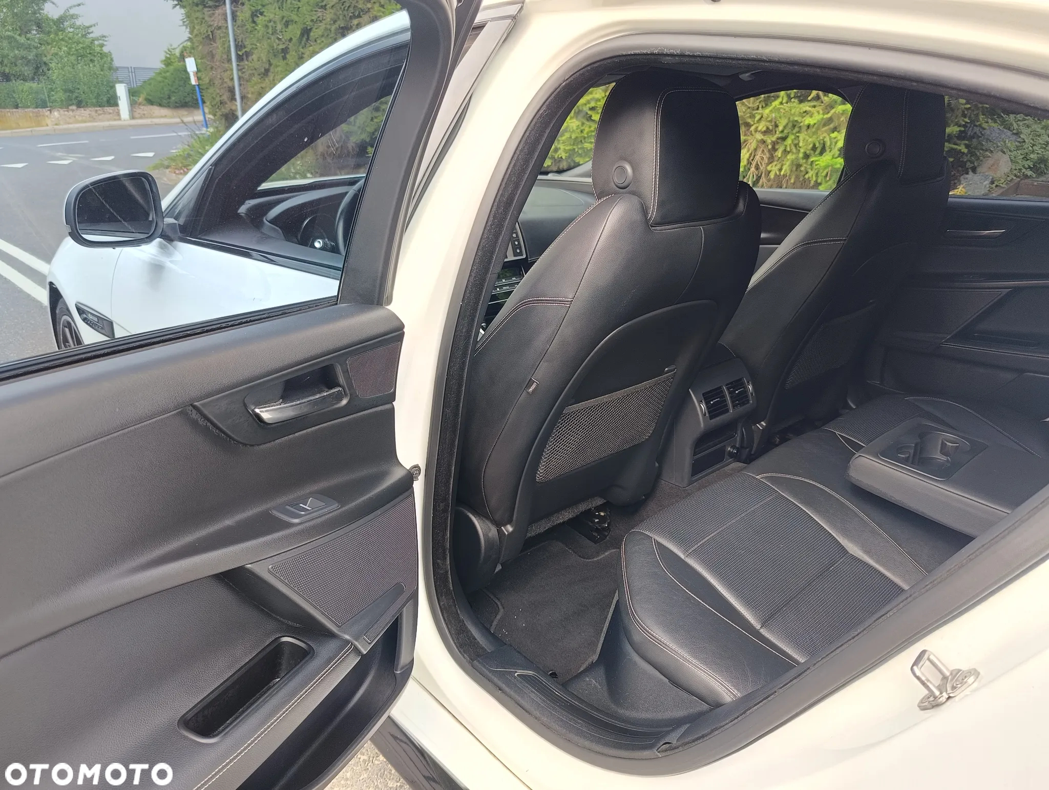 Jaguar XE 2.0 D AWD R-Sport - 8