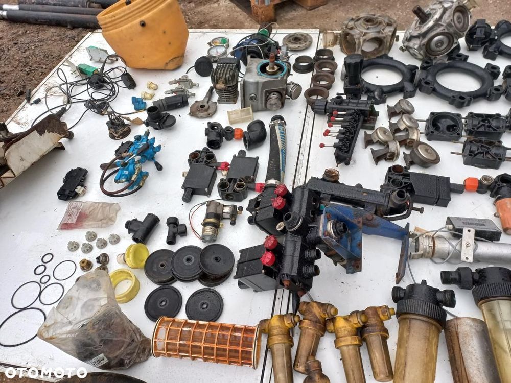 Części do opryskiwacza CARUELLE ARCA OLIMPIA  250 kolektor tłoczny,tłoczący pompy,750420,elektrozawór.rozdzielacz, pompa,obudowa,reduktor,zawór,odstojnik.ANNOVI REVERBERI AR MEDIA,HARDI - 16