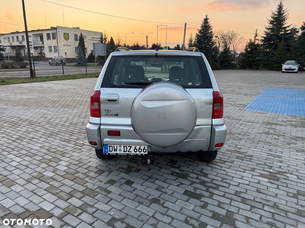Toyota RAV4 D-4D 4x4 - 8