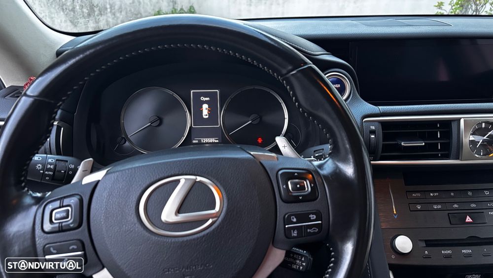 Lexus IS 300H Luxury - 28