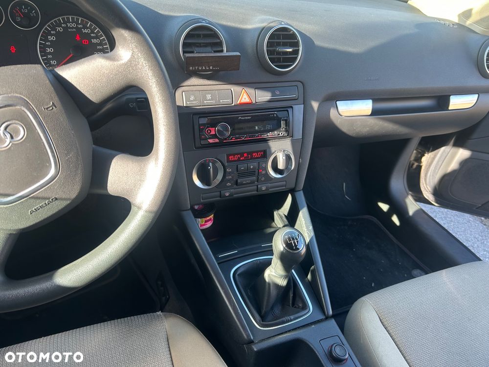 Audi A3 3-drzwiowe 1.6 Ambiente - 13
