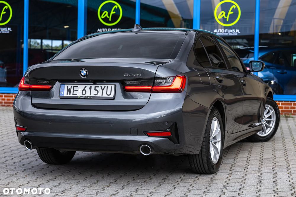 BMW Seria 3 320i - 11