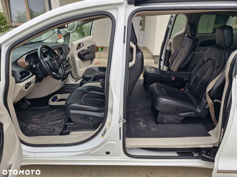Chrysler Pacifica - 14