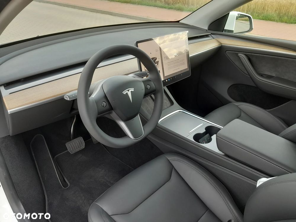 Tesla Model Y Standard - 14
