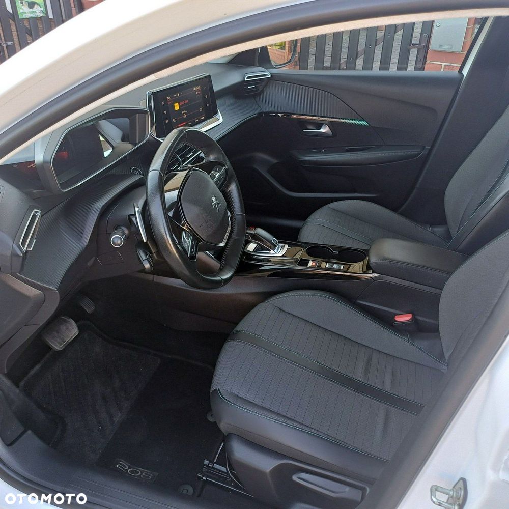 Peugeot 208 - 5