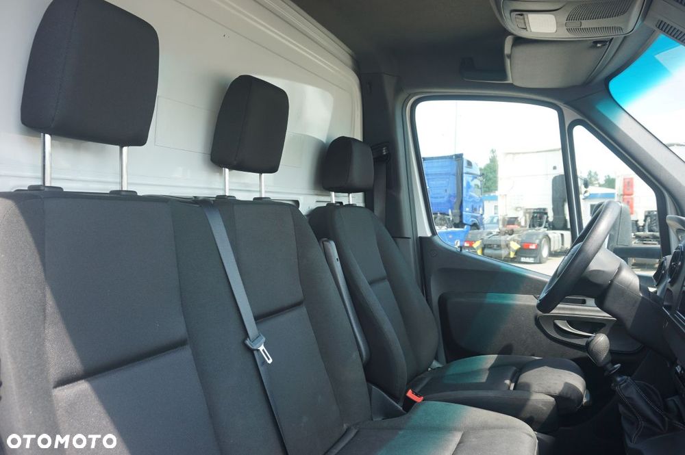 Mercedes-Benz Sprinter - 9
