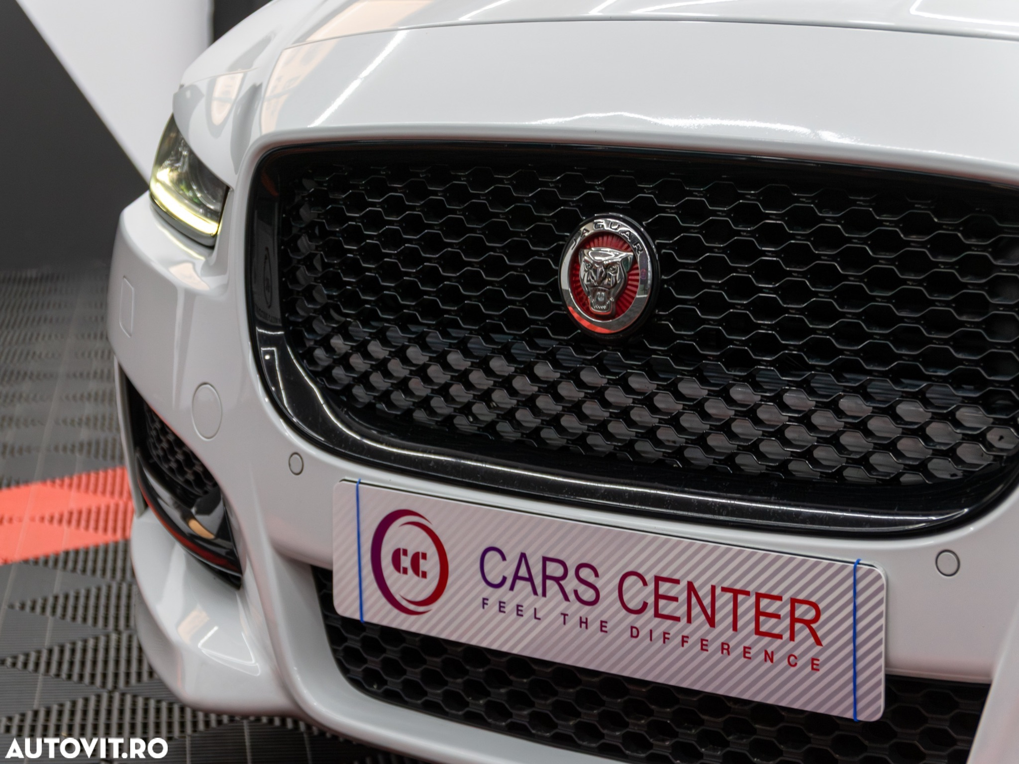 Jaguar XE 2.0 R-Sport - 13