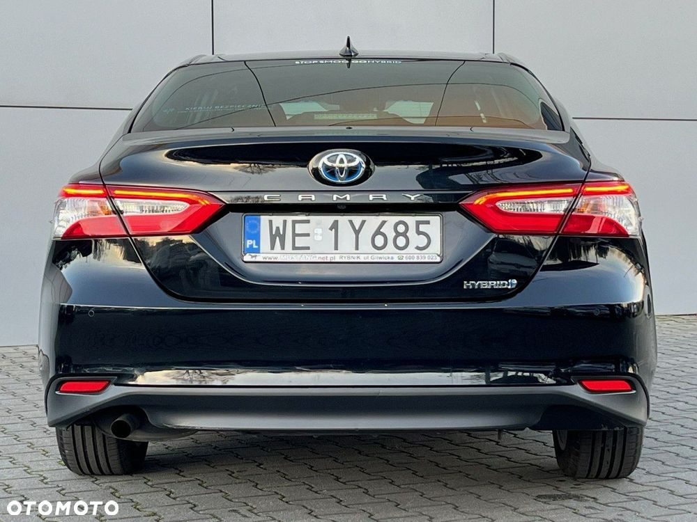 Toyota Camry - 12