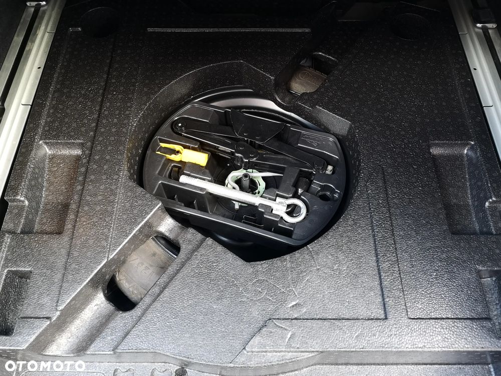 Peugeot 308 PureTech 130 GPF EAT8 Stop & Start Allure Business-Paket - 33