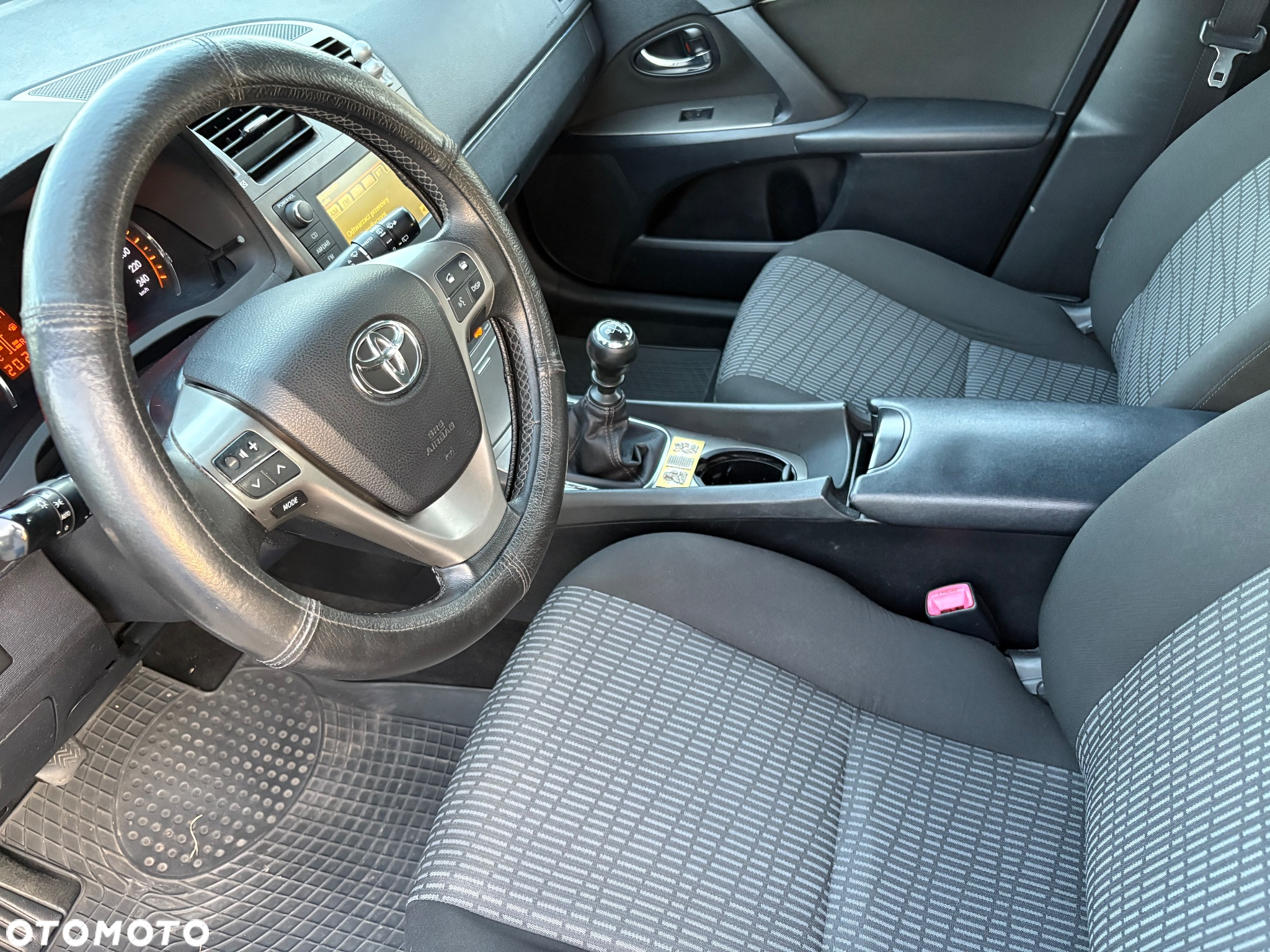 Toyota Avensis 2.0 D-4D Premium - 16