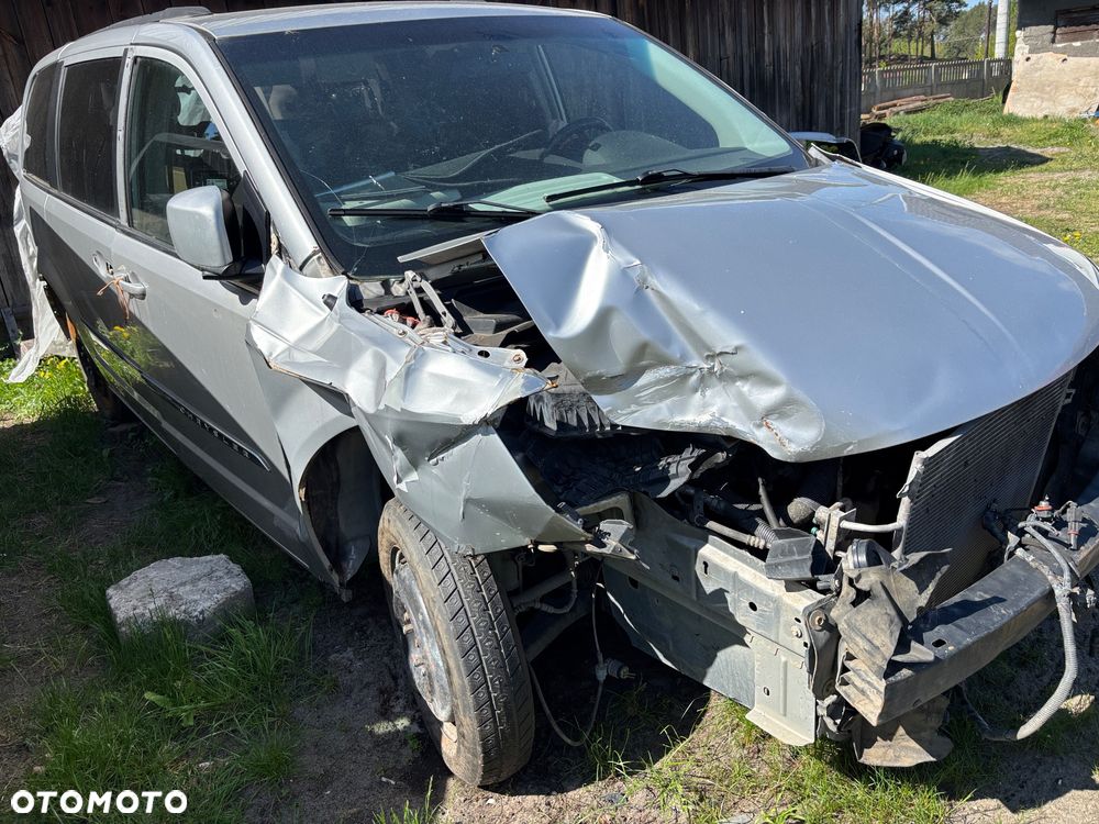 Chrysler Town & Country - 5