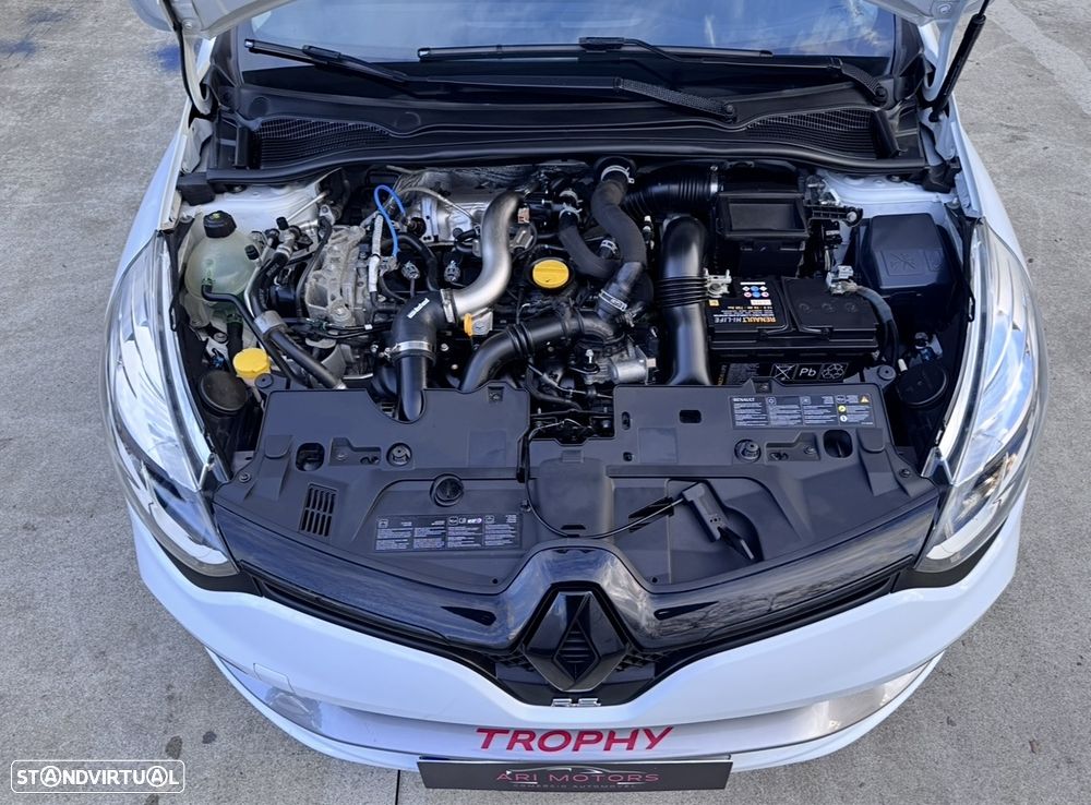 Renault Clio TCe 220 EDC R.S. Trophy - 12
