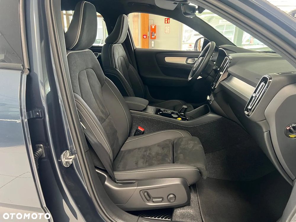 Volvo XC 40 B4 AWD Ultimate Dark - 24