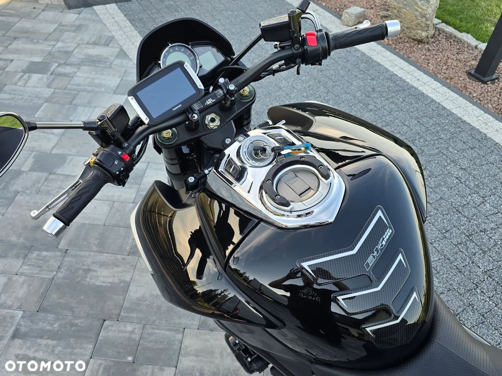 Suzuki GSX - 6