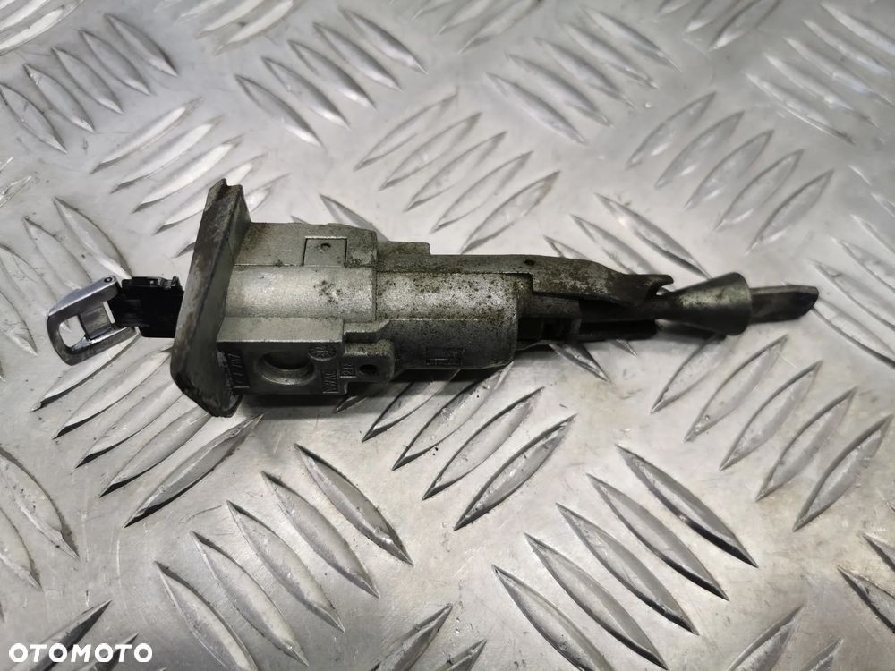 VW TOUAREG 7P 10-18R WKŁADKA ZAMKA Z GROTEM  7P6837167