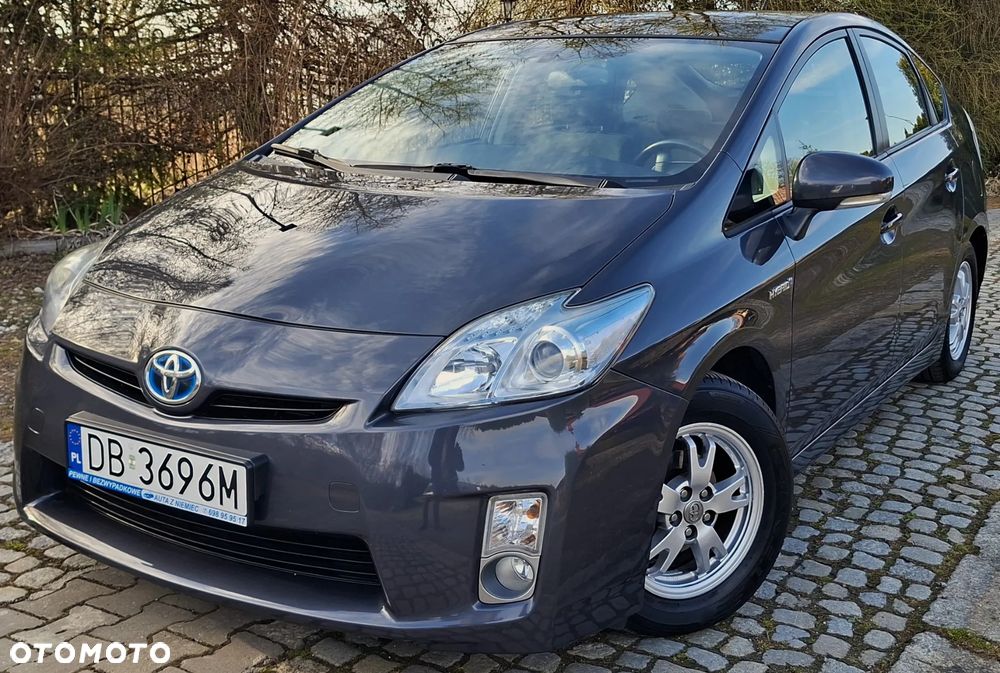 Toyota Prius (Hybrid) Life - 2