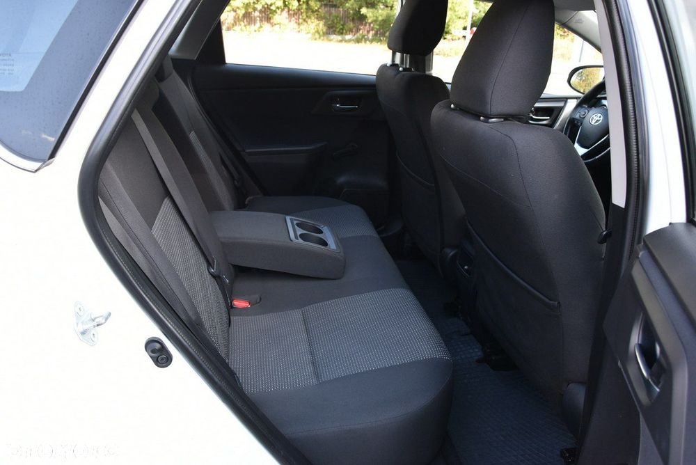 Toyota Auris - 12