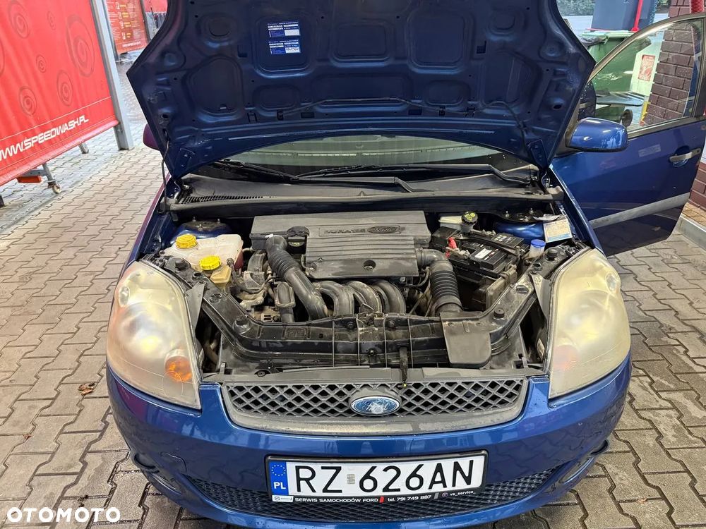 Ford Fiesta 1.4 Ambiente - 32