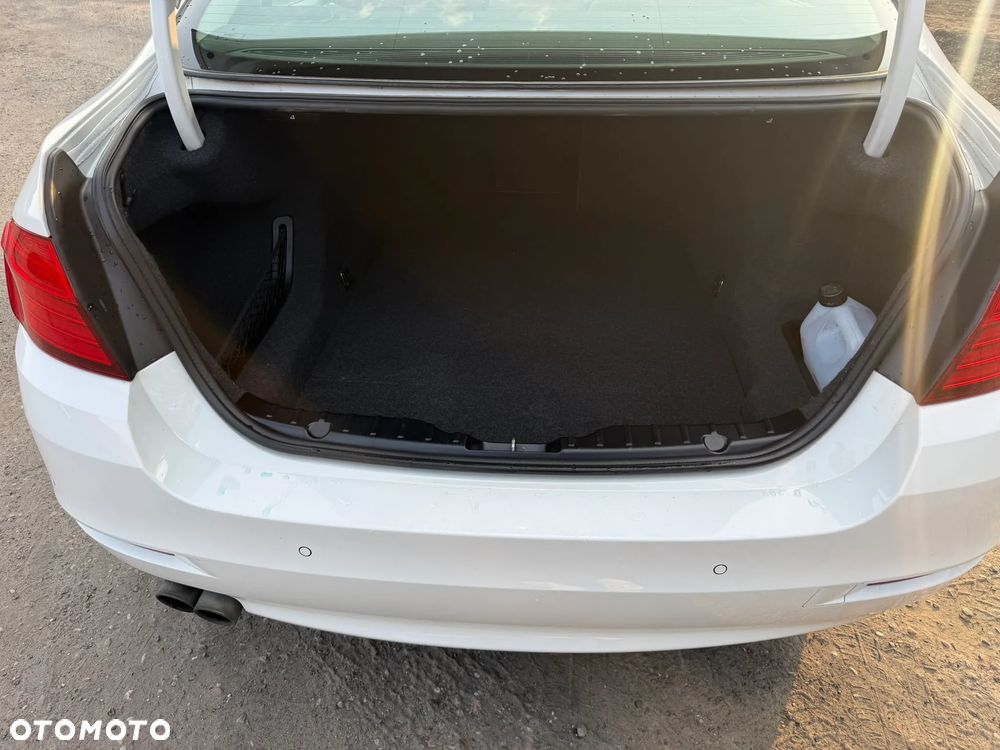 BMW Seria 5 528i xDrive - 9
