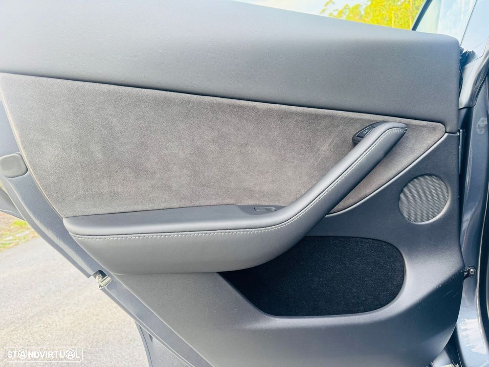 Tesla Model Y Long Range Tração Integral - 38