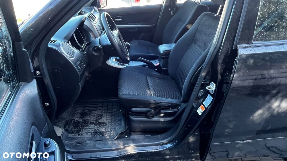 Suzuki Grand Vitara 2.0 Comfort + - 16